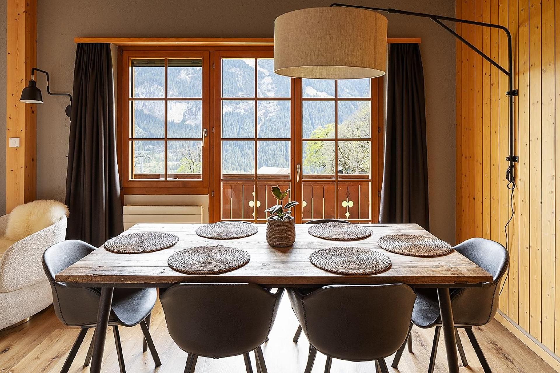 Food & Dining