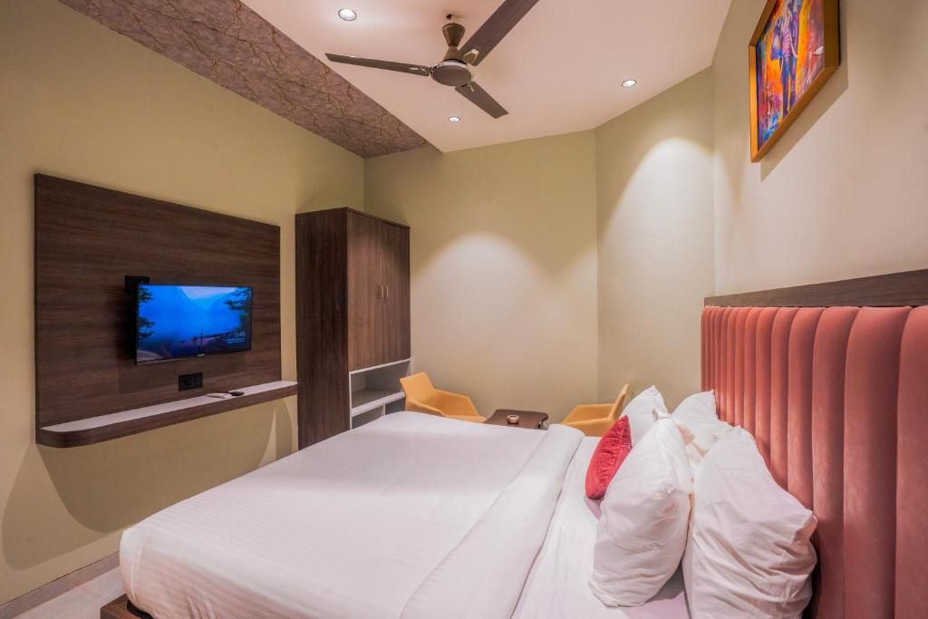 Mosaic Go Star Grand Standard Room 2