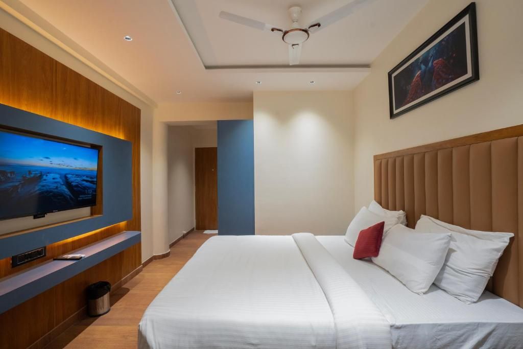 Mosaic Go Star Grand Deluxe Room 4