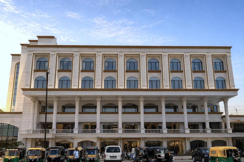 Golden Retreat Hotel