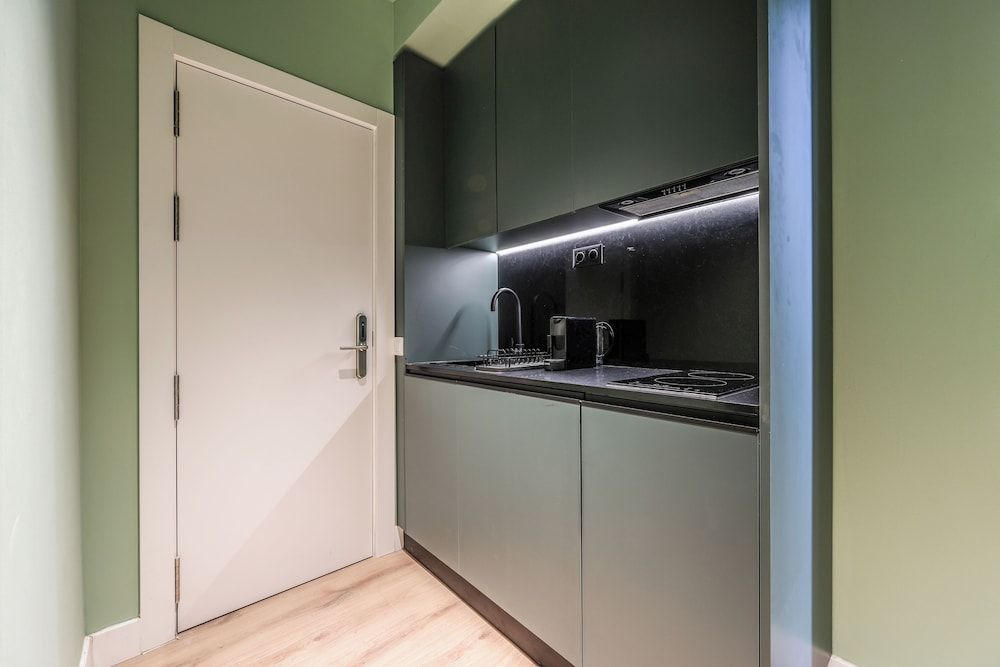 AmazINN Collection Madrid Plaza Mayor Deluxe Apartment 8