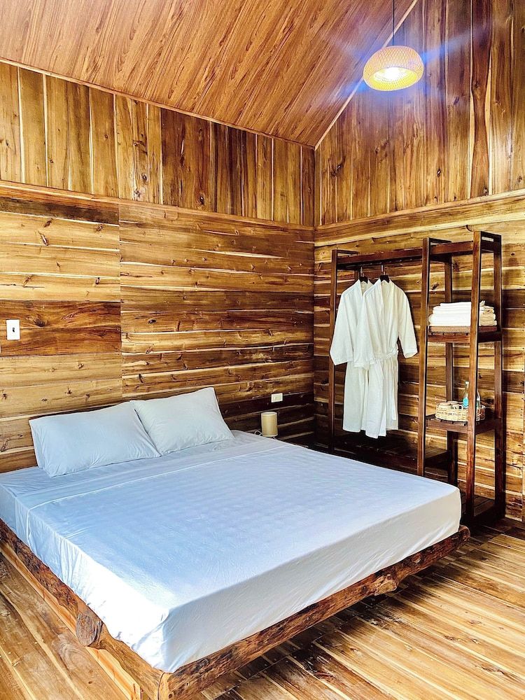Wood Haven Homestay Luxury Double Room, Courtyard View