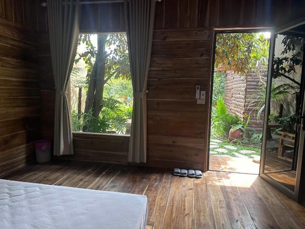 Wood Haven Homestay Luxury Double Room, Courtyard View 2