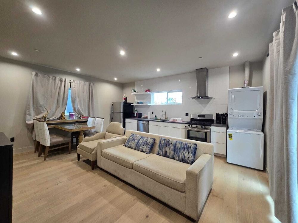 Modern Townhomes Minutes from Downtown LA