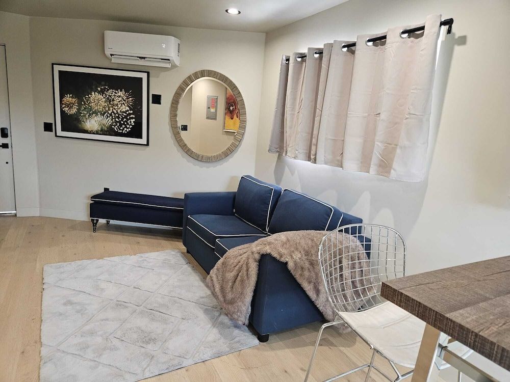 Modern Townhomes Minutes from Downtown LA Apartment, 2 Bedrooms 9