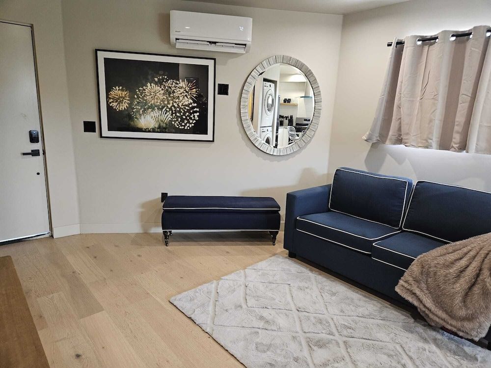 Modern Townhomes Minutes from Downtown LA Apartment, 2 Bedrooms 8