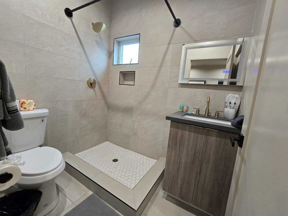 Modern Townhomes Minutes from Downtown LA Apartment, 5 Bedrooms 8