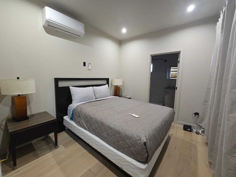 Modern Townhomes Minutes from Downtown LA Apartment, 5 Bedrooms 3