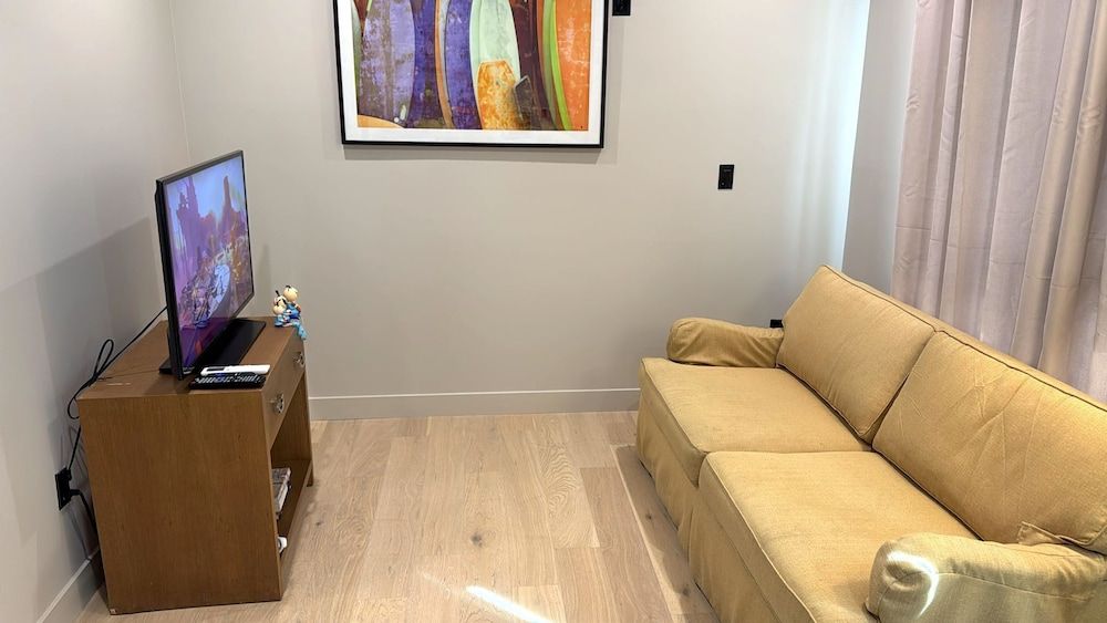 Modern Townhomes Minutes from Downtown LA Apartment, 3 Bedrooms 13