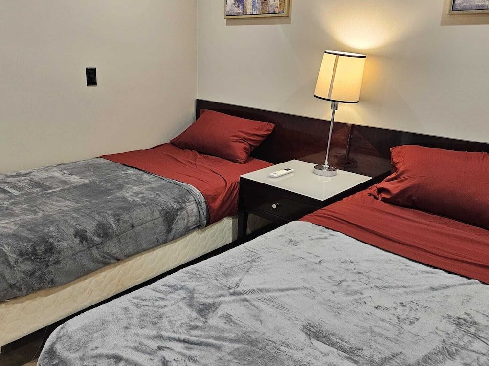 Modern Townhomes Minutes from Downtown LA Apartment, 2 Bedrooms 2