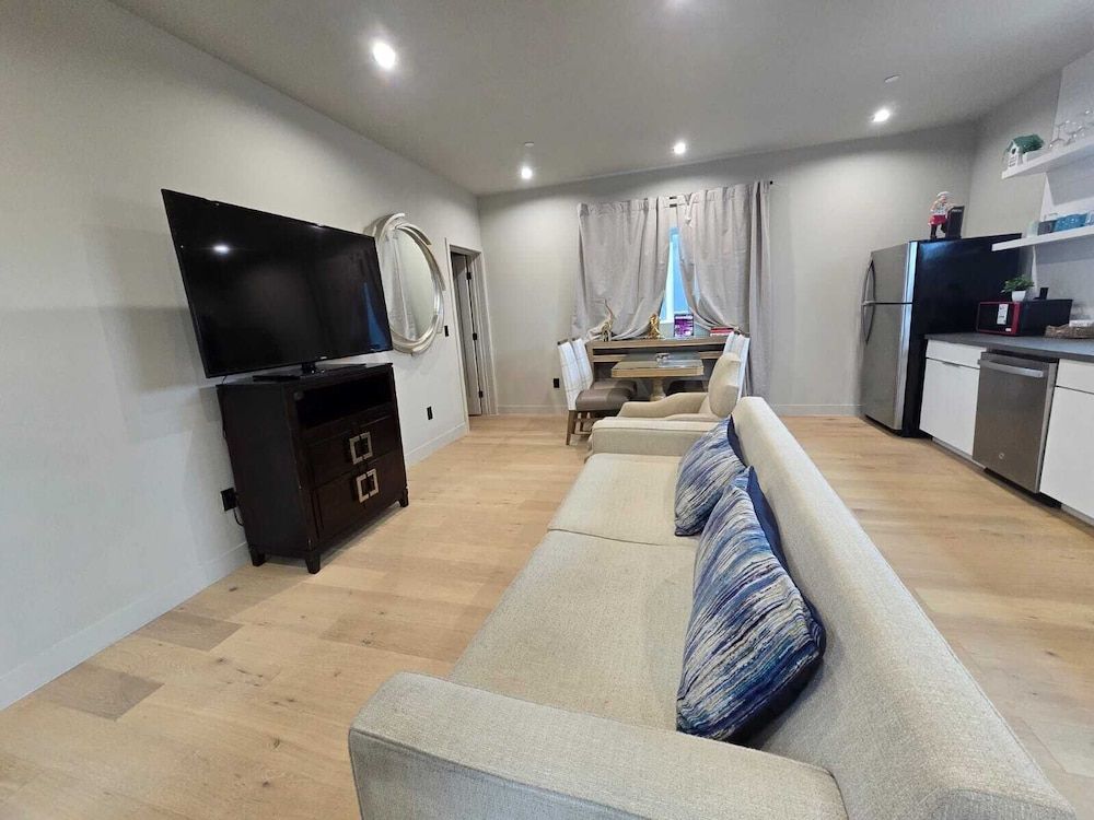 Modern Townhomes Minutes from Downtown LA Apartment, 5 Bedrooms 11
