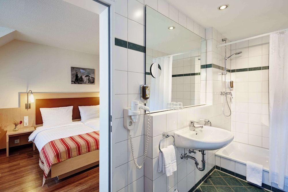 Hotel Imperial Dusseldorf, Sure Collection by BW Standard Room, 1 Double Bed (Converts to 2 Twin Beds) 6