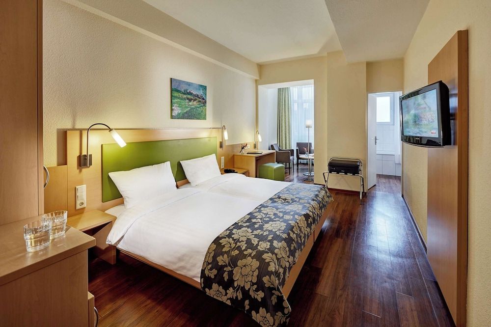 Hotel Imperial Dusseldorf, Sure Collection by BW Standard Room, 1 Double Bed (Converts to 2 Twin Beds) 3