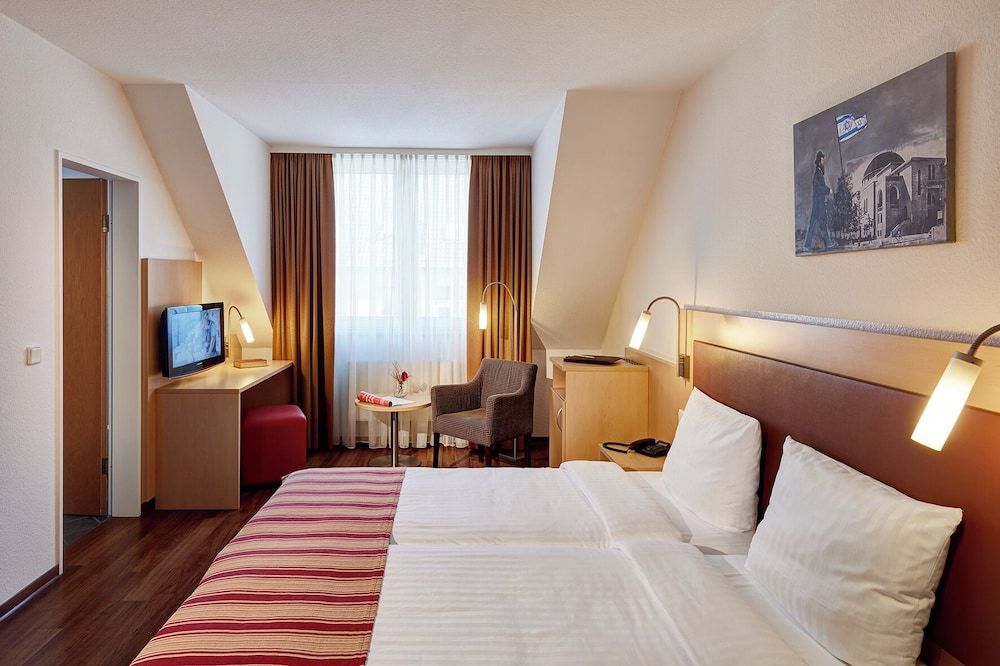 Hotel Imperial Dusseldorf, Sure Collection by BW Standard Room, 1 Double Bed (Converts to 2 Twin Beds)