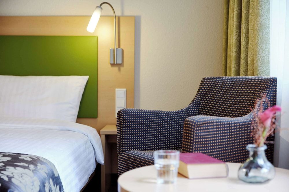 Hotel Imperial Dusseldorf, Sure Collection by BW Standard Room, 1 Double Bed (Converts to 2 Twin Beds) 4