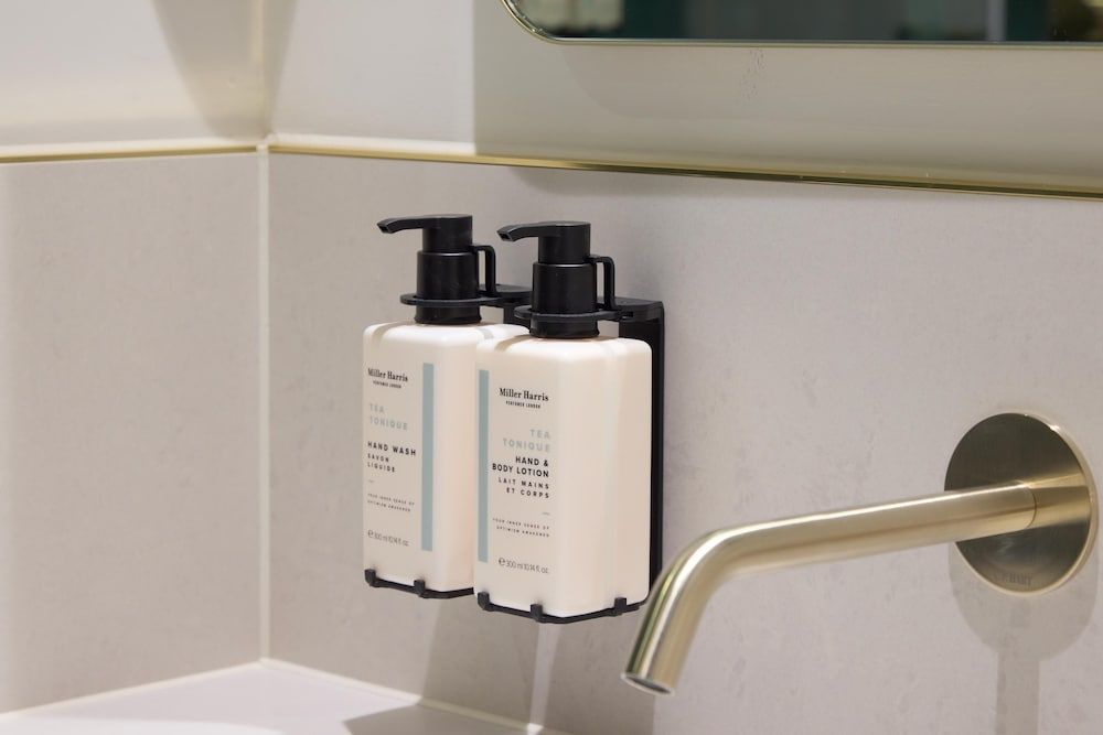 The Derby London City, Curio Collection By Hilton Room, 1 Queen Bed 5