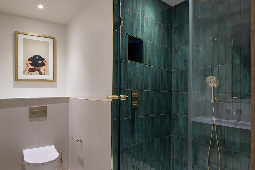 The Derby London City, Curio Collection By Hilton Room, 1 Queen Bed 6