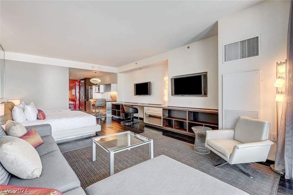 Stylish Palms Mountain View Studio w/ Balcony Access 28309 Apartment (0 Bedroom)