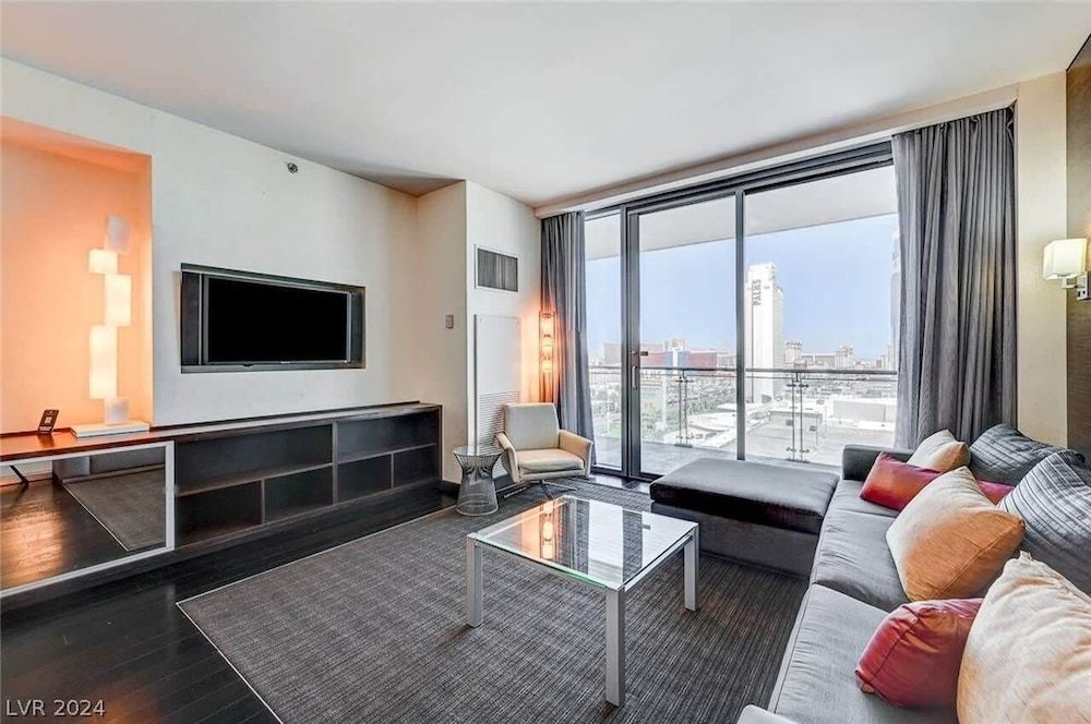 Stylish Palms Mountain View Studio w/ Balcony Access 28309 Apartment (0 Bedroom) 16