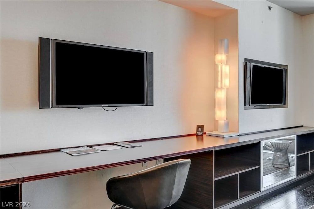 Stylish Palms Mountain View Studio w/ Balcony Access 28309 Apartment (0 Bedroom) 15