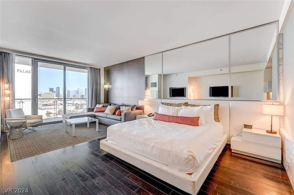 Stylish Palms Mountain View Studio w/ Balcony Access 28309 Apartment (0 Bedroom) 5