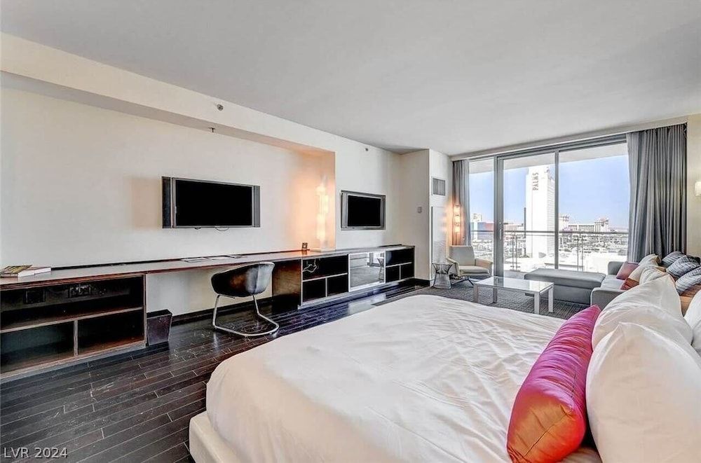 Stylish Palms Mountain View Studio w/ Balcony Access 28309 Apartment (0 Bedroom) 6