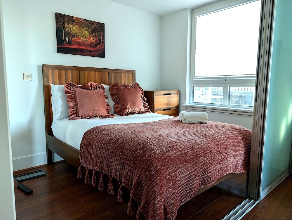 Central London Riverside Apartment Comfort Apartment, Balcony, River View 3