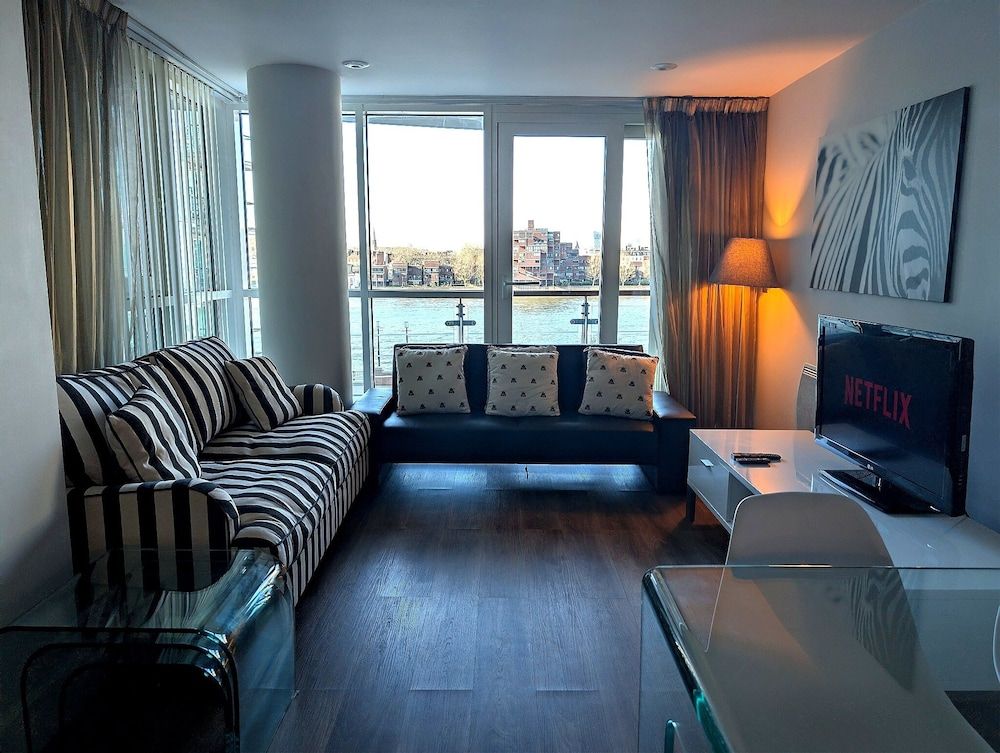 Central London Riverside Apartment Deluxe Apartment, Balcony, River View 6