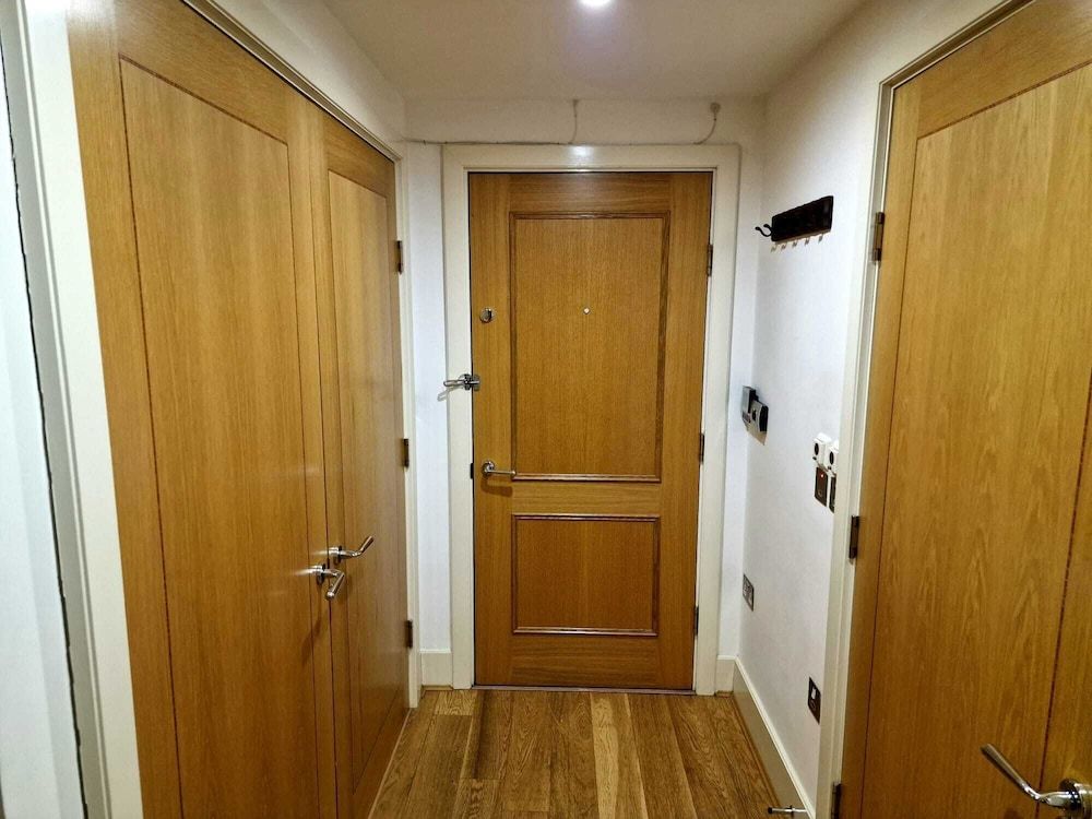 Central London Riverside Apartment Standard Apartment, Balcony, River View 13