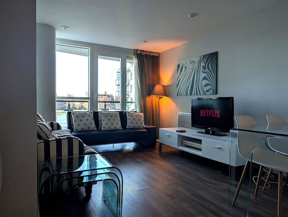 Central London Riverside Apartment Deluxe Apartment, Balcony, River View 7