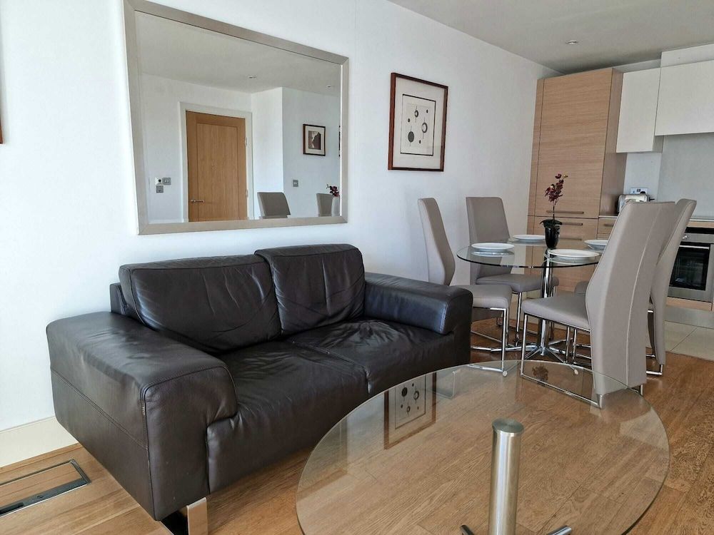 Central London Riverside Apartment Standard Apartment, Balcony, River View 11