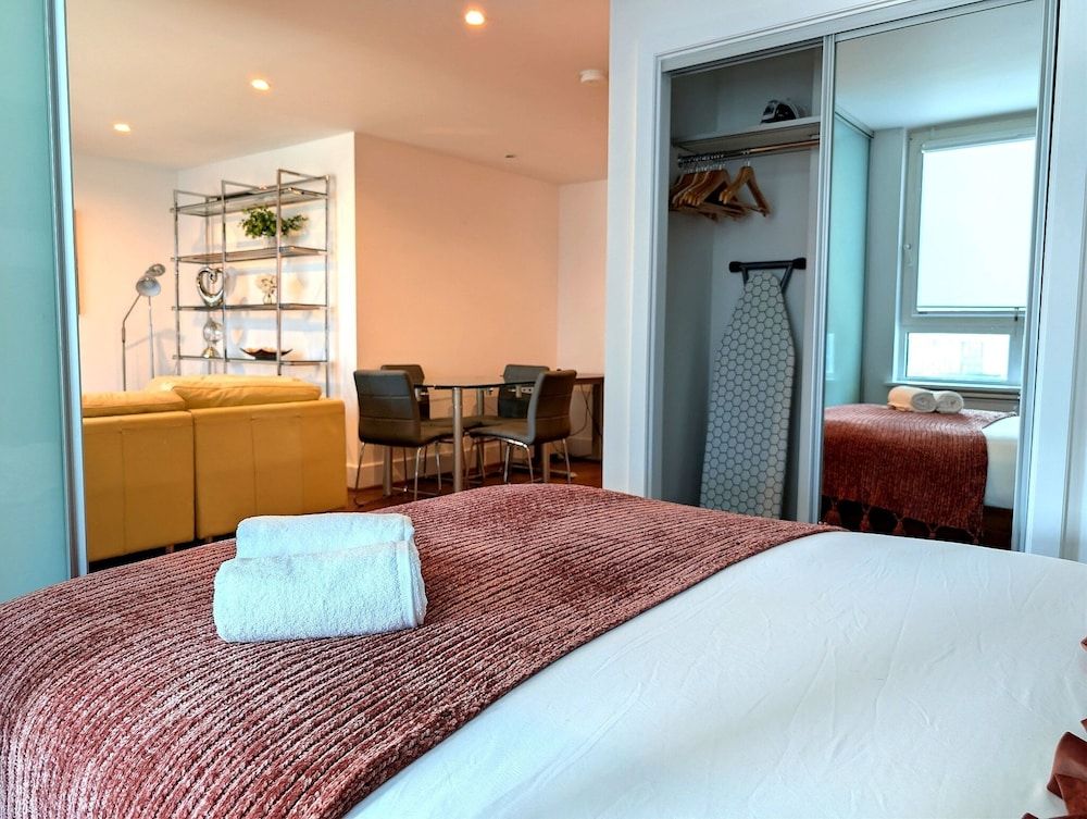 Central London Riverside Apartment Comfort Apartment, Balcony, River View