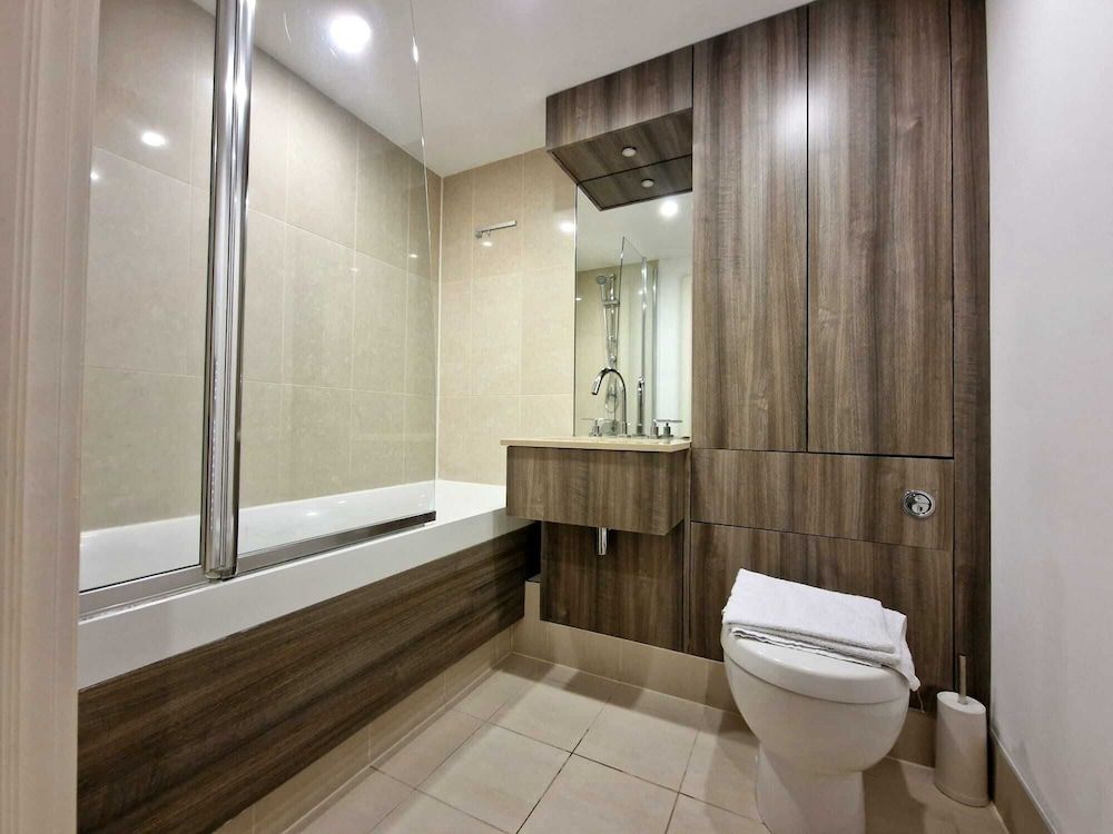 Central London Riverside Apartment Standard Apartment, Balcony, River View 6