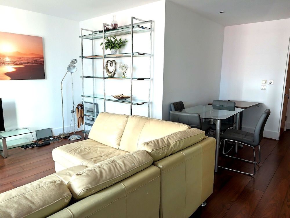 Central London Riverside Apartment Comfort Apartment, Balcony, River View 10