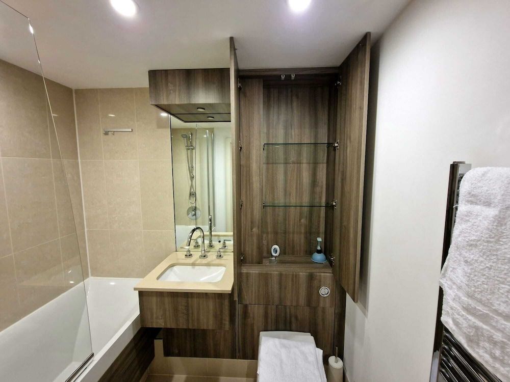Central London Riverside Apartment Standard Apartment, Balcony, River View 8
