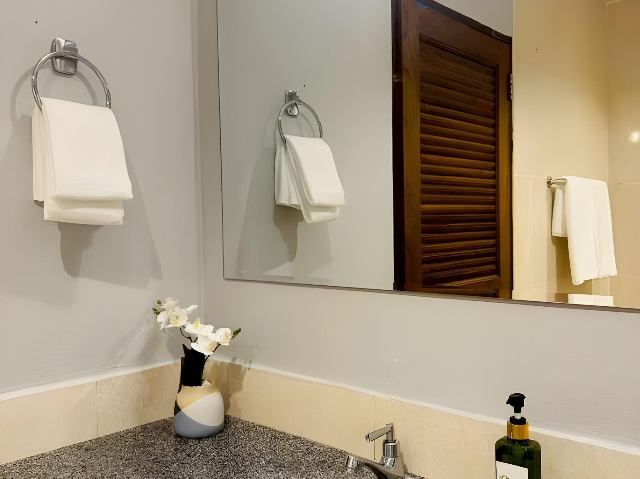 iCheck inn Phuket Town Deluxe Twin Room 12
