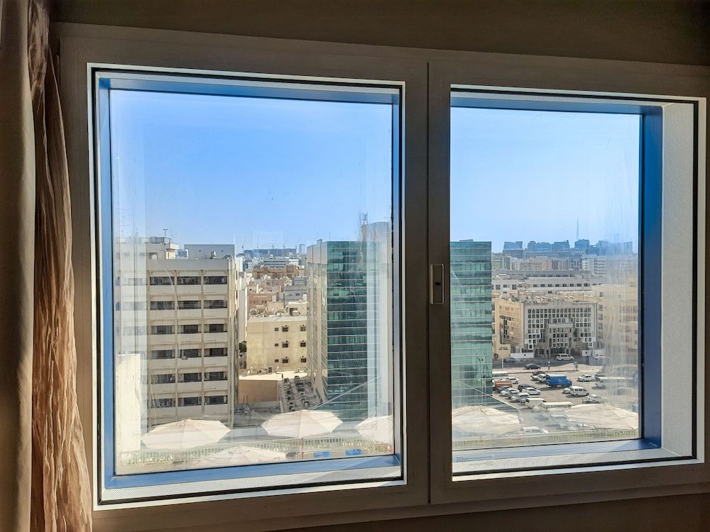 Crowne Plaza Dubai Deira by IHG Standard Room, 1 King Bed, Accessible 7