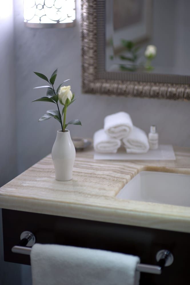 Crowne Plaza Dubai Deira by IHG Standard Room, 1 King Bed, Smoking 7