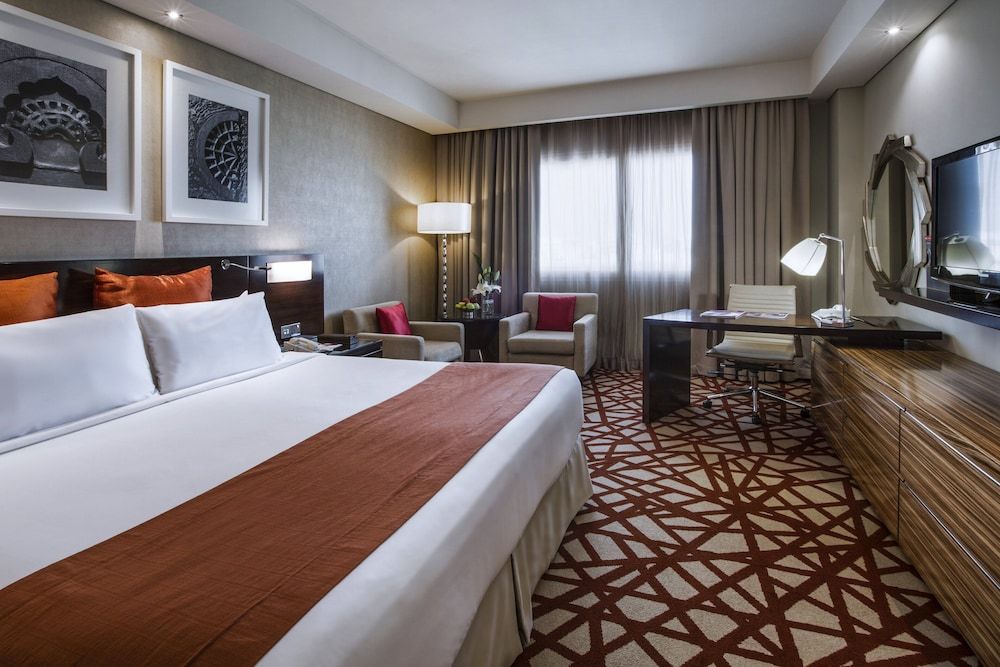 Crowne Plaza Dubai Deira by IHG Standard Room, 1 King Bed, Accessible 3