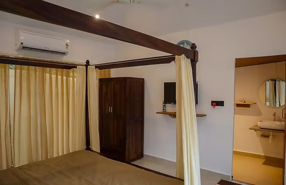 Sapphire Sand Resort Luxury Room with pool view 3