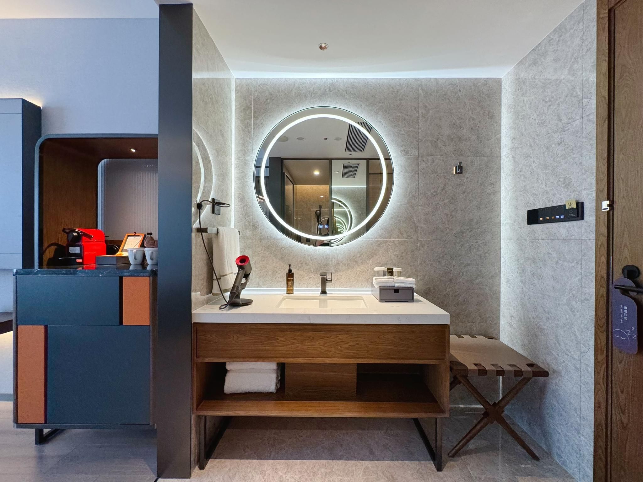 UrCove By Hyatt Guangzhou Huadu Baiyun International Airport  Executive Twin Room 3