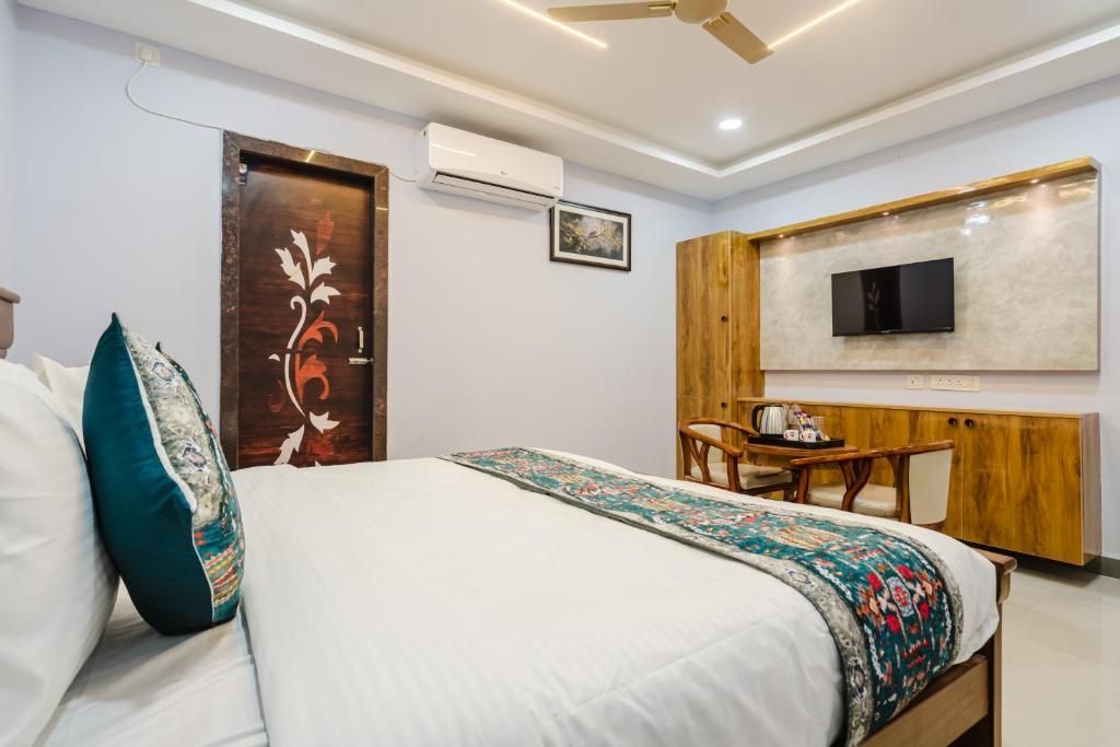 Hotel Prestige Grand 3BHK 6