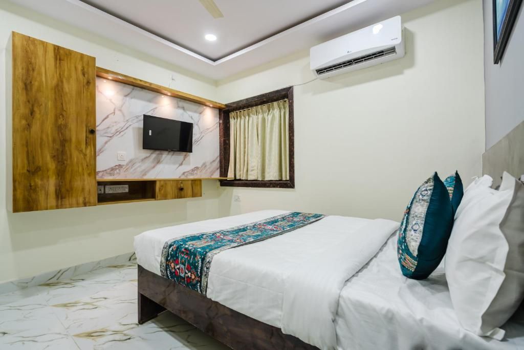Hotel Prestige Grand Deluxe Room 2