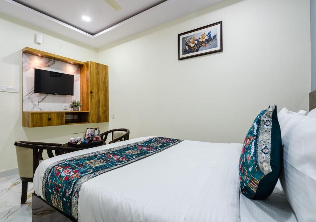 Hotel Prestige Grand Deluxe Room 5
