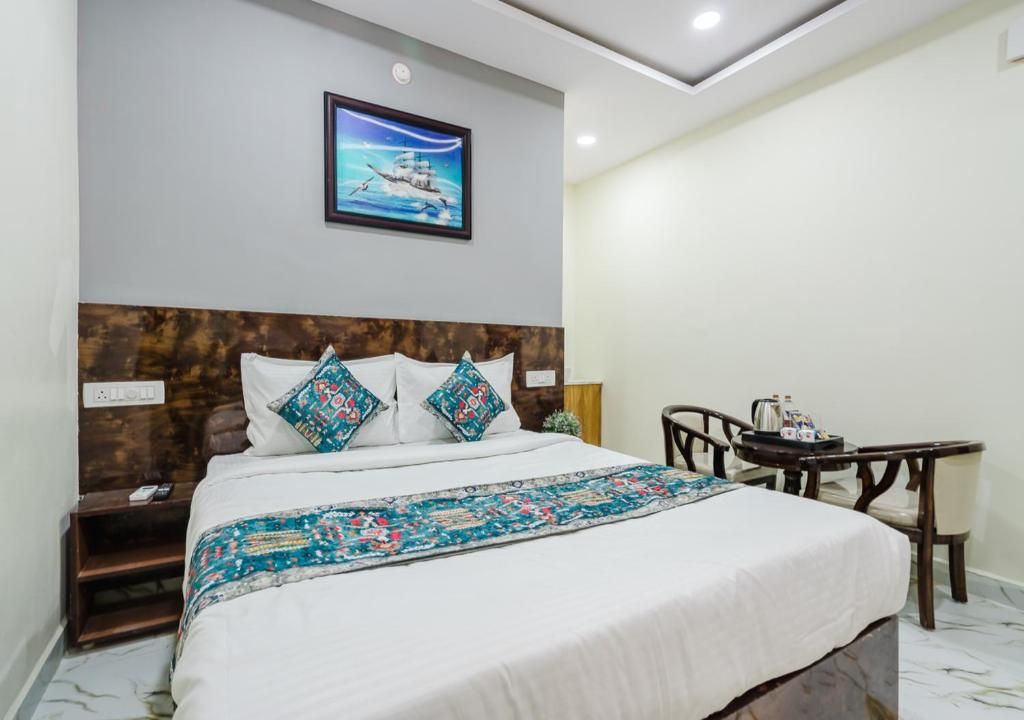 Hotel Prestige Grand Deluxe Room 3