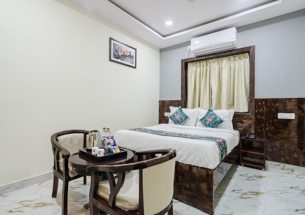 Hotel Prestige Grand 3BHK 8