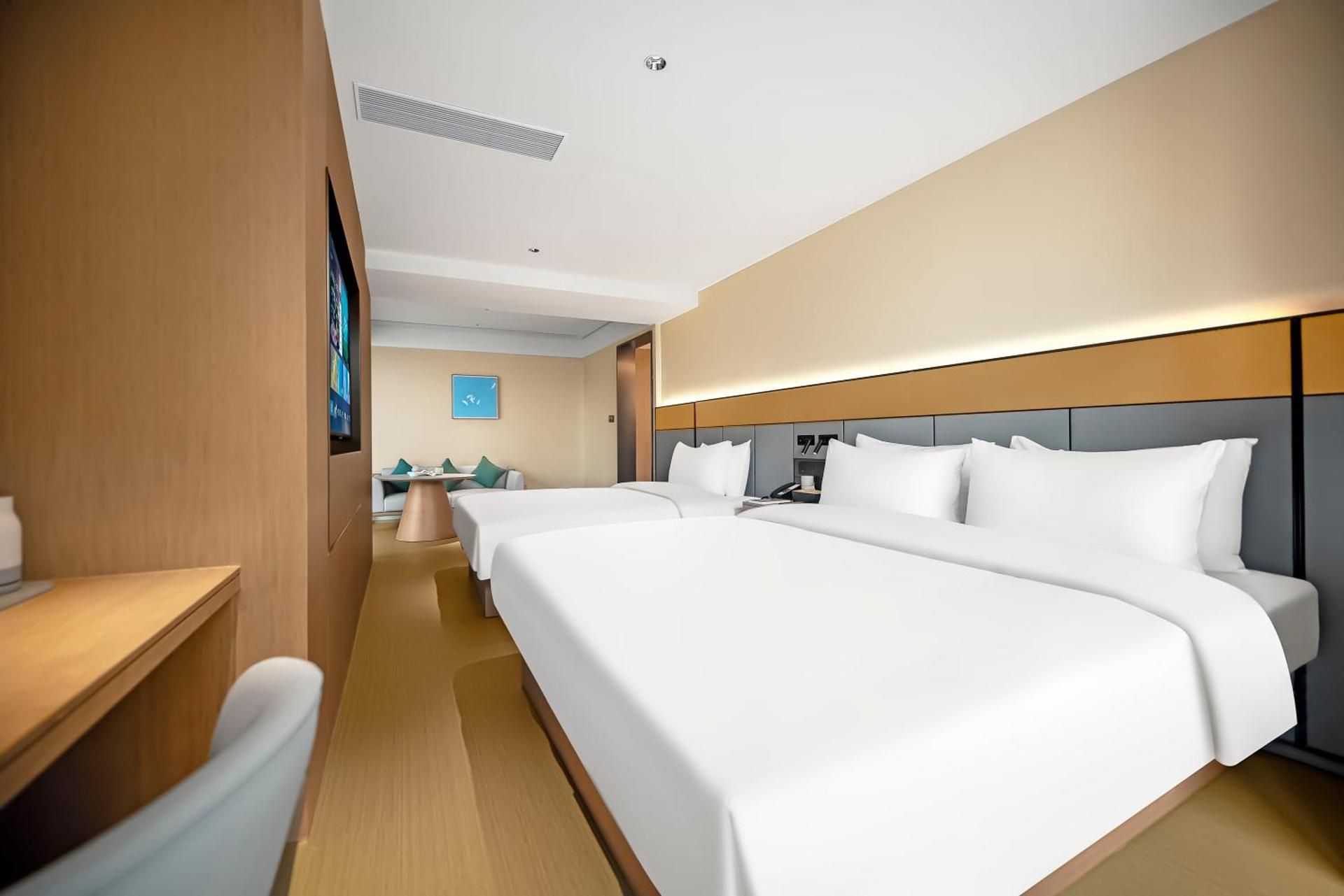 JI Hotel Chongqing Nanbin Road Crown International River View Family Room with High Altitude-River View 