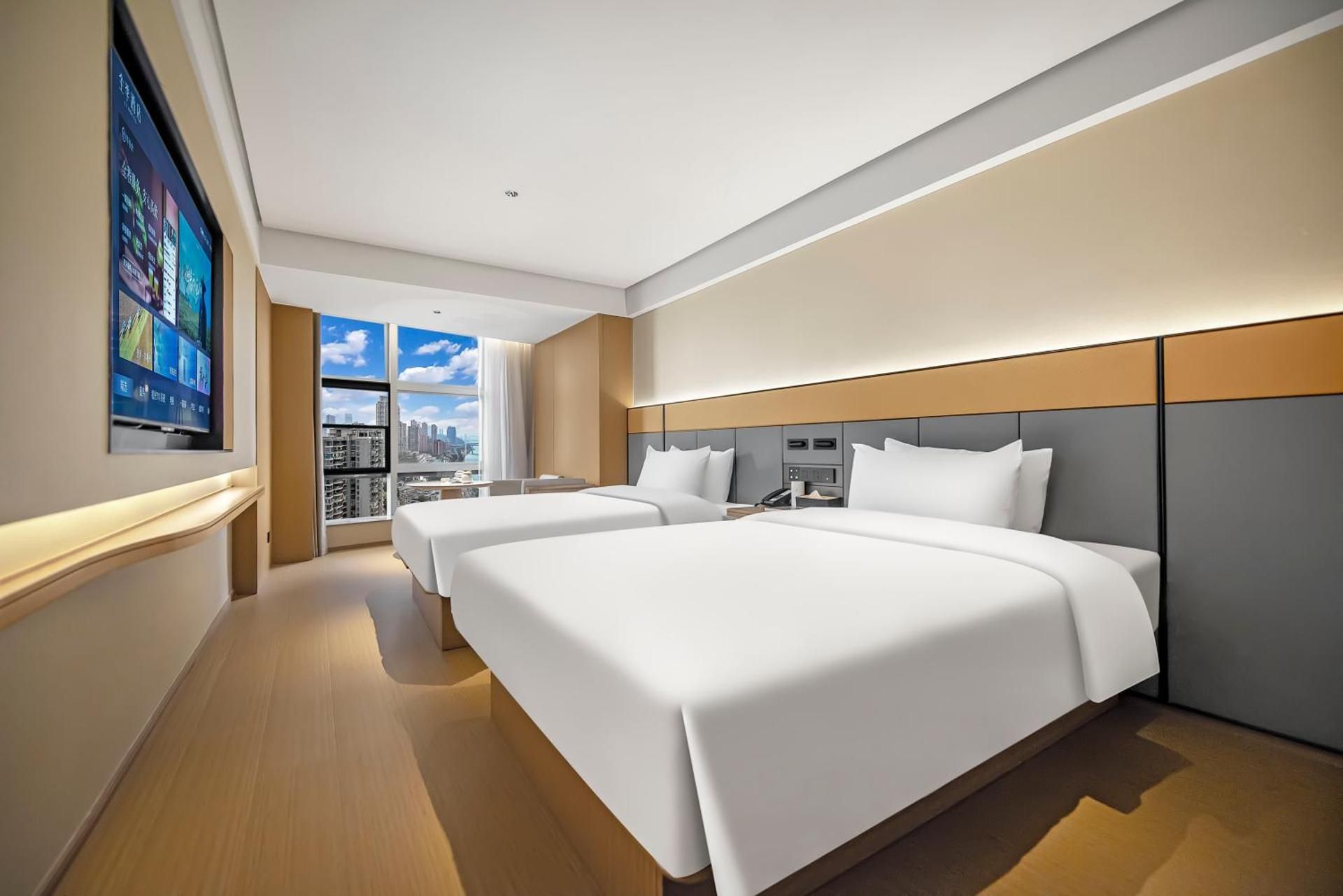 High Altitude-City View Family Room