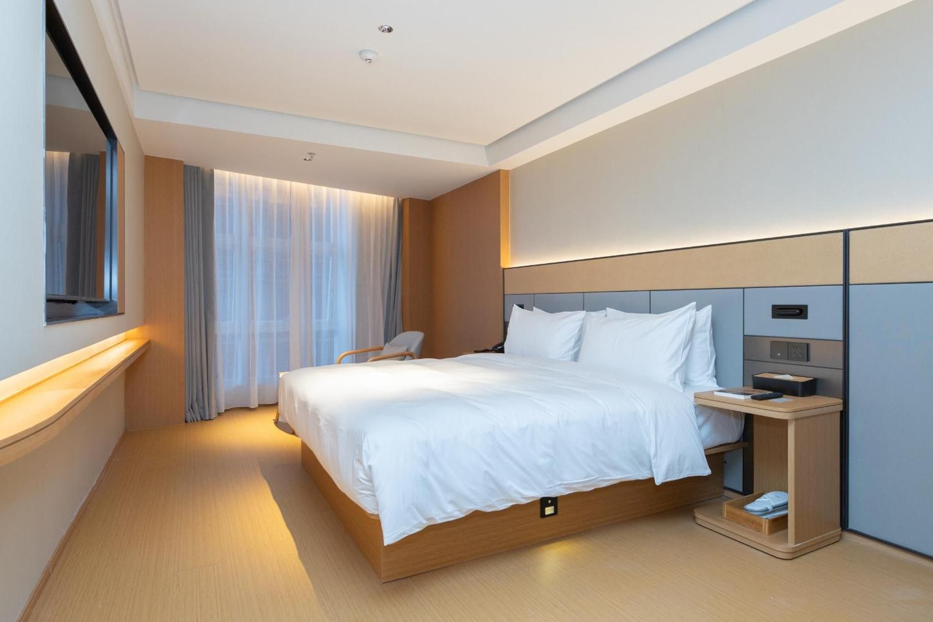 Business Queen Room