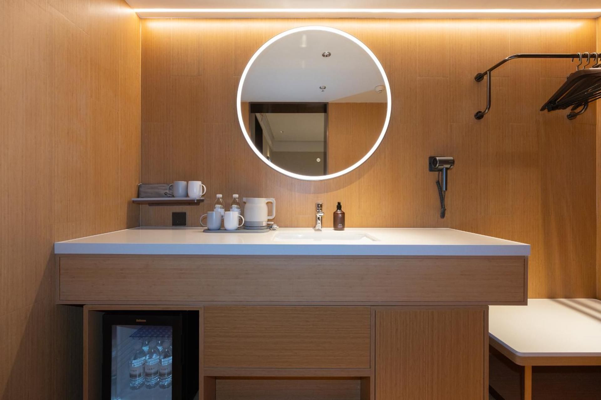 JI Hotel Chongqing Nanbin Road Crown International River View Twin Room with Sky-City View  3